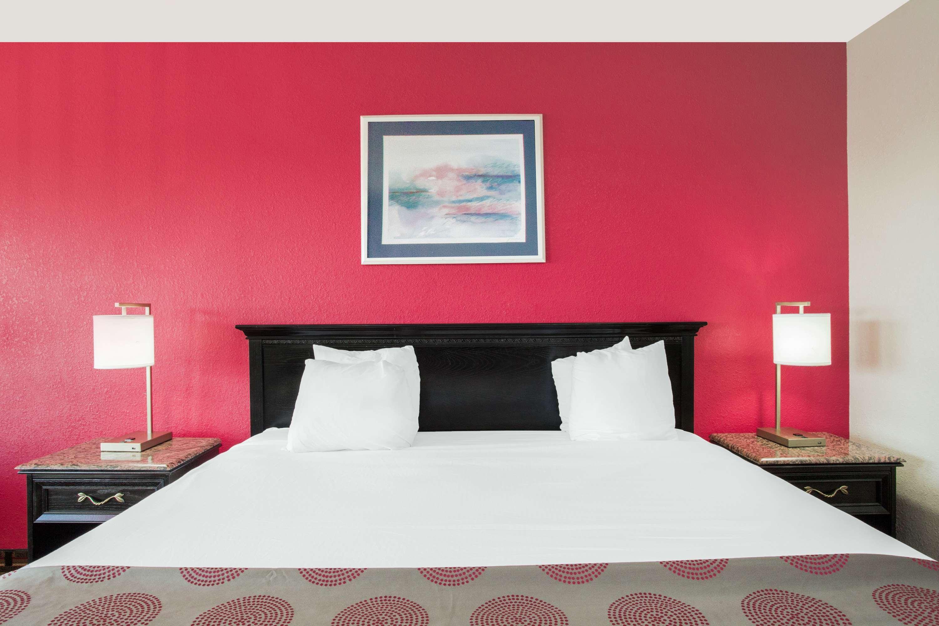 Ramada By Wyndham & Conference Center 2*
