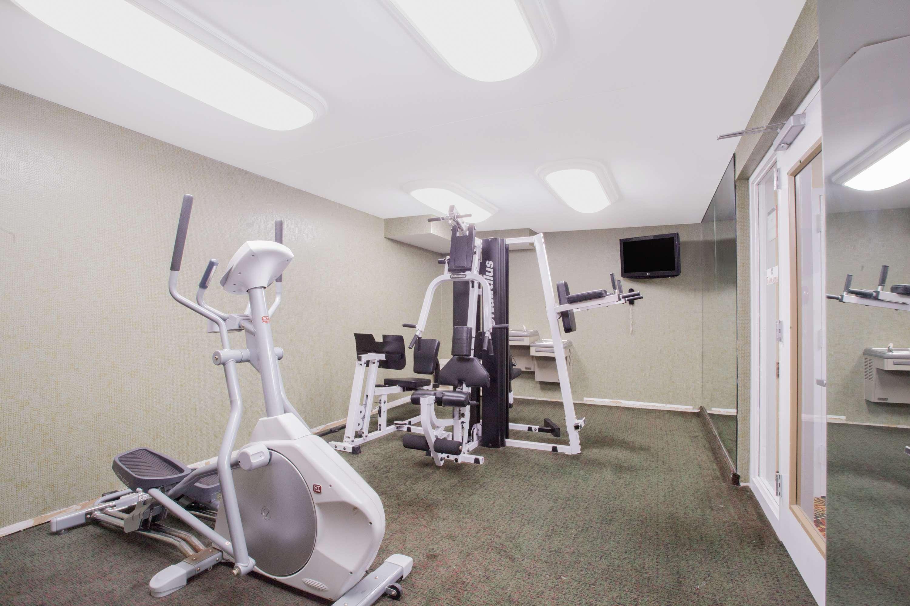 Ramada By Wyndham & Conference Center Hotel 2*