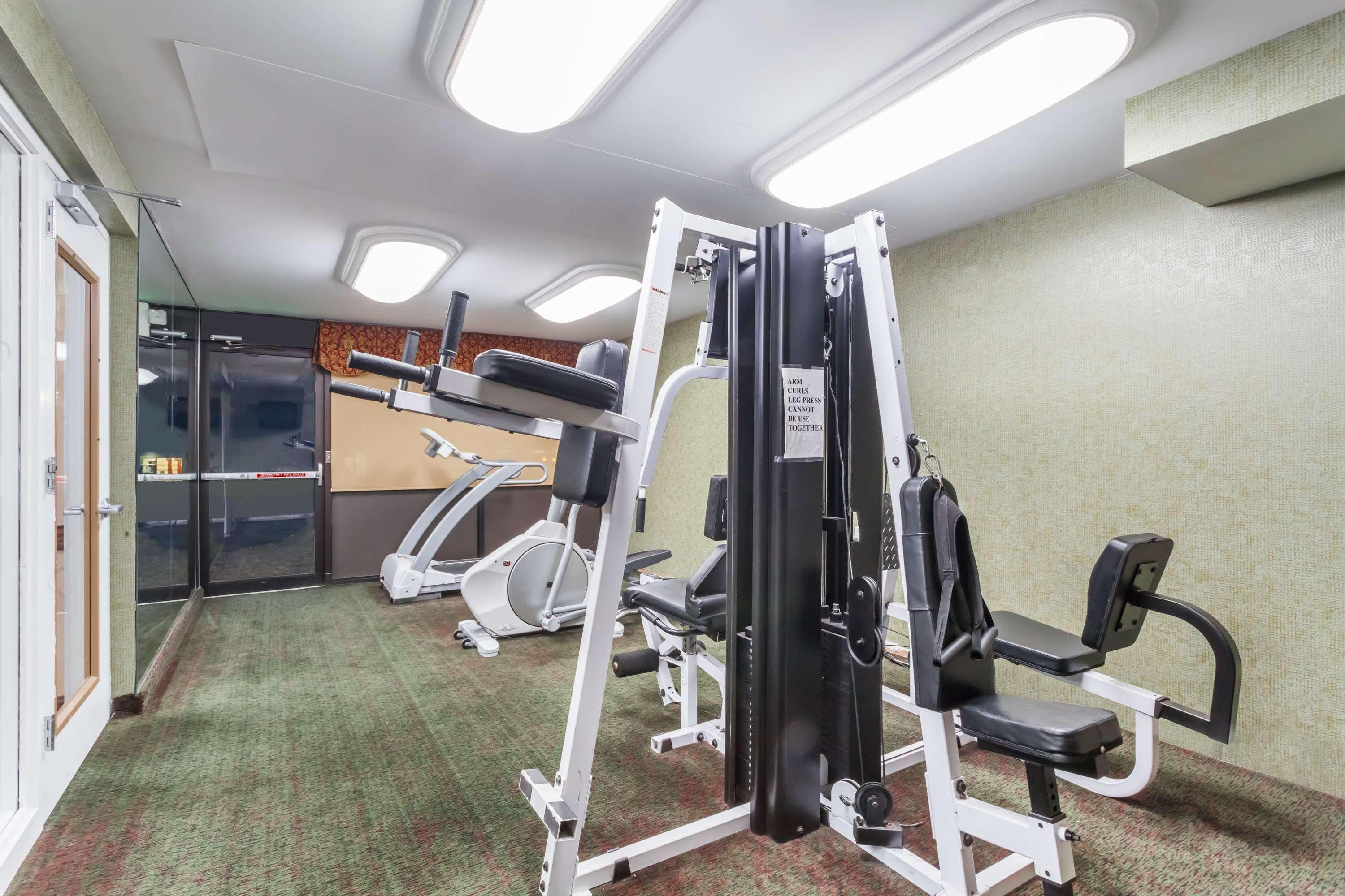 Ramada By Wyndham & Conference Center 2* Edgewood