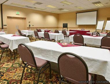 Ramada By Wyndham & Conference Center Hotel 2*