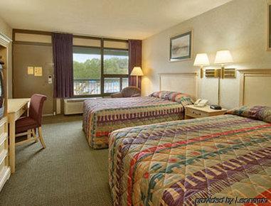 Ramada By Wyndham & Conference Center Edgewood