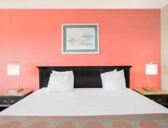 Ramada By Wyndham & Conference Center 2*