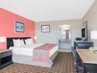 Ramada By Wyndham & Conference Center 2* Edgewood