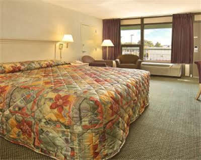Ramada By Wyndham & Conference Center 2* Edgewood