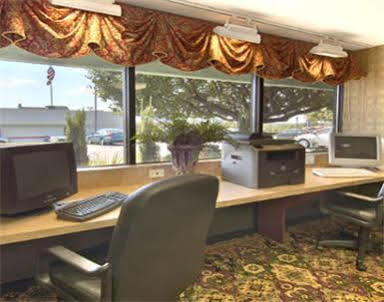Hotel Ramada By Wyndham & Conference Center 2*